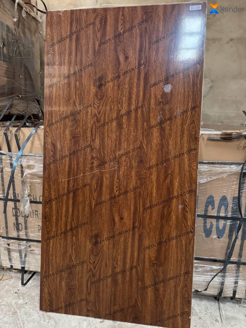 Glossy red oak patterned laminated board